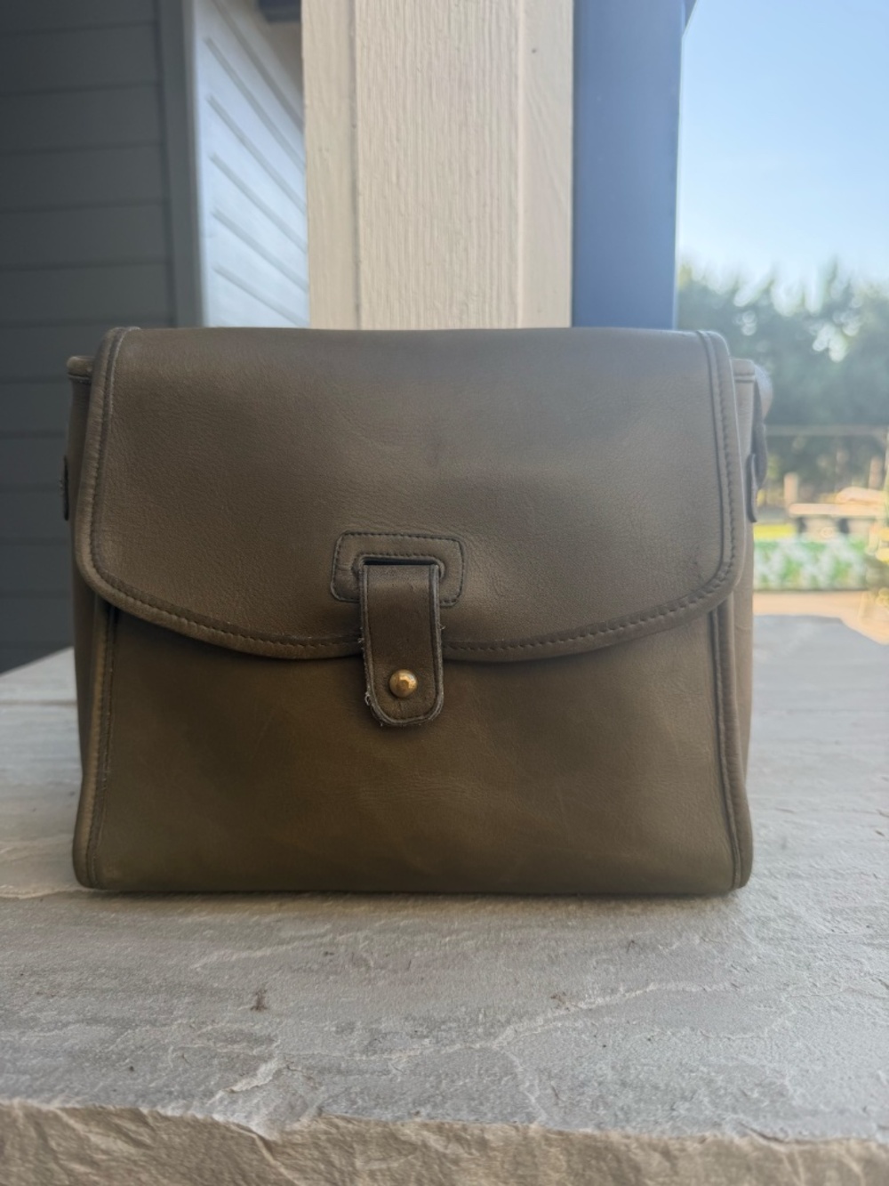 Share Vintage Coach USA Putty Olive Leather Crossbody Bag 1970s 80s - Picture 2 of 12